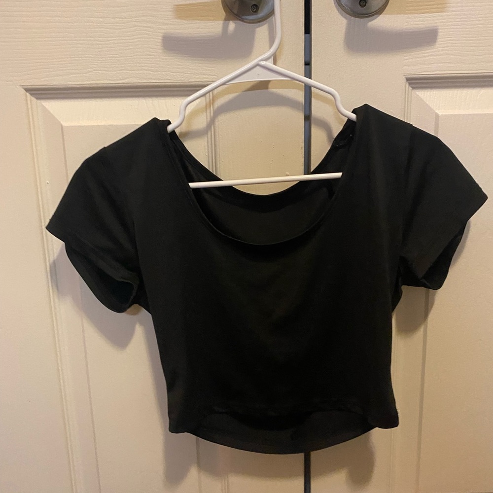 Cropped short sleeve scoop neck top